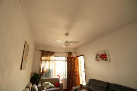 Casa à venda com 160m², 2 quartos e 2 vagas Casa à venda com 160m², 2 quartos e 2 vagasSala