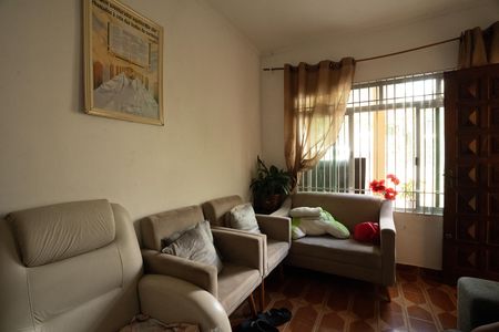 Casa à venda com 160m², 2 quartos e 2 vagas Casa à venda com 160m², 2 quartos e 2 vagasSala