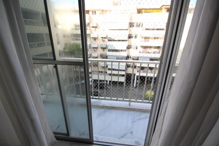 Apartamento à venda com 96m², 4 quartos e 1 vagaVaranda