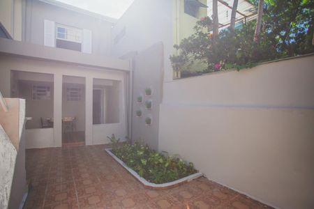 Casa à venda com 120m², 2 quartos e 1 vaga Casa à venda com 120m², 2 quartos e 1 vagaQuintal