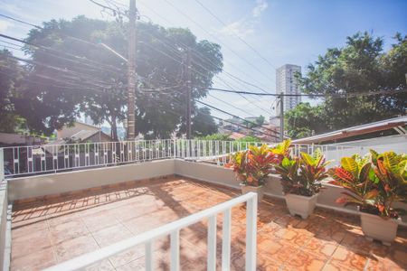 Casa à venda com 120m², 2 quartos e 1 vaga Casa à venda com 120m², 2 quartos e 1 vagaVaranda