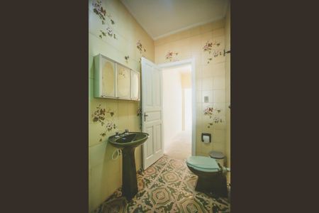 Casa à venda com 120m², 2 quartos e 1 vaga Casa à venda com 120m², 2 quartos e 1 vagaBanheiro