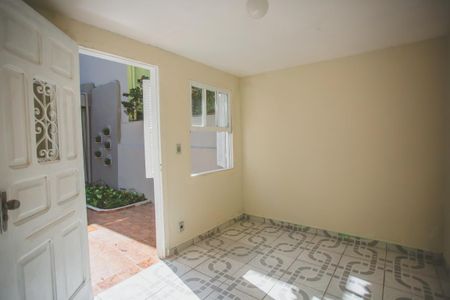 Casa à venda com 120m², 2 quartos e 1 vaga Casa à venda com 120m², 2 quartos e 1 vagaQuarto de Serviço