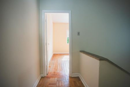 Casa à venda com 120m², 2 quartos e 1 vaga Casa à venda com 120m², 2 quartos e 1 vagaCorredor - Quartos