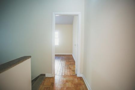 Casa à venda com 120m², 2 quartos e 1 vaga Casa à venda com 120m², 2 quartos e 1 vagaCorredor - Quartos