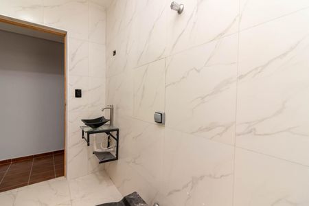 Casa à venda com 180m², 4 quartos e 2 vagasBanheiro 1