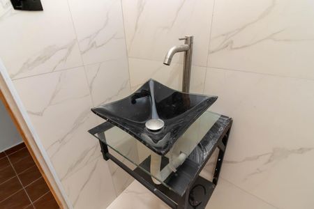 Casa à venda com 180m², 4 quartos e 2 vagasBanheiro 1