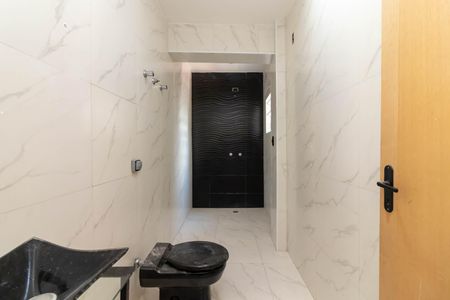 Casa à venda com 180m², 4 quartos e 2 vagasBanheiro 1