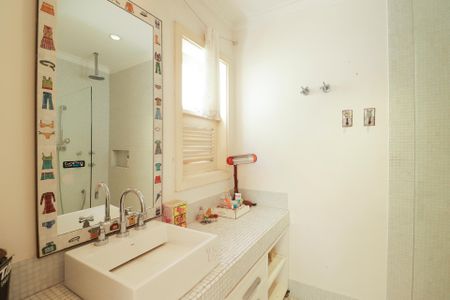 Casa à venda com 450m², 3 quartos e 3 vagas Casa à venda com 450m², 3 quartos e 3 vagasBanheiro da Suíte 2