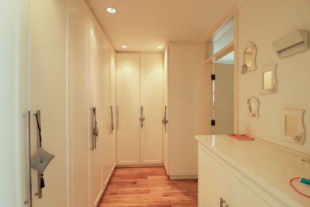 Casa à venda com 450m², 3 quartos e 3 vagas Casa à venda com 450m², 3 quartos e 3 vagasCLoset da Suíte 1