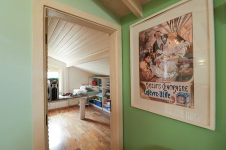 Casa à venda com 450m², 3 quartos e 3 vagas Casa à venda com 450m², 3 quartos e 3 vagasSótão