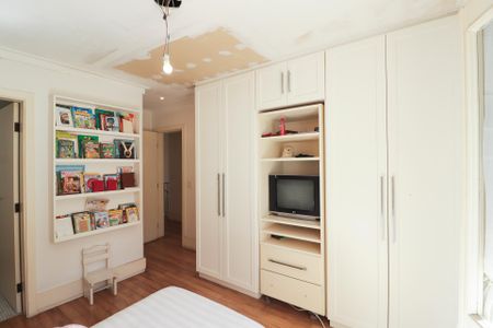 Casa à venda com 450m², 3 quartos e 3 vagas Casa à venda com 450m², 3 quartos e 3 vagasSuíte 2