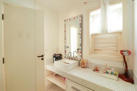 Casa à venda com 450m², 3 quartos e 3 vagas Casa à venda com 450m², 3 quartos e 3 vagasBanheiro da Suíte 2