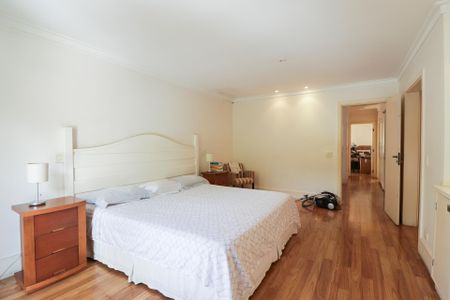 Casa à venda com 450m², 3 quartos e 3 vagas Casa à venda com 450m², 3 quartos e 3 vagasSuíte 1