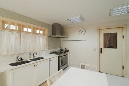 Casa à venda com 450m², 3 quartos e 3 vagas Casa à venda com 450m², 3 quartos e 3 vagasCozinha