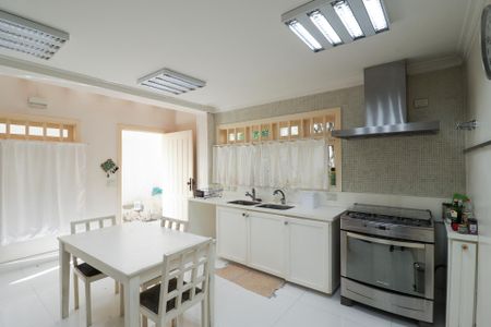 Casa à venda com 450m², 3 quartos e 3 vagas Casa à venda com 450m², 3 quartos e 3 vagasCozinha