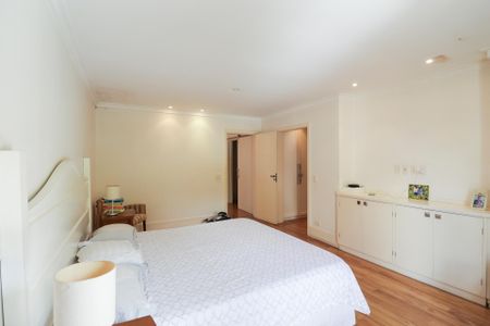 Casa à venda com 450m², 3 quartos e 3 vagas Casa à venda com 450m², 3 quartos e 3 vagasSuíte 1