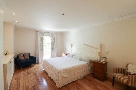 Casa à venda com 450m², 3 quartos e 3 vagas Casa à venda com 450m², 3 quartos e 3 vagasSuíte 1