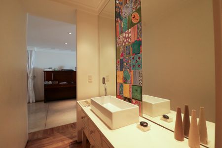 Casa à venda com 450m², 3 quartos e 3 vagas Casa à venda com 450m², 3 quartos e 3 vagasLavabo