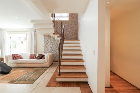 Casa à venda com 450m², 3 quartos e 3 vagas Casa à venda com 450m², 3 quartos e 3 vagasSala