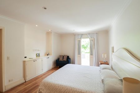 Casa à venda com 450m², 3 quartos e 3 vagas Casa à venda com 450m², 3 quartos e 3 vagasSuíte 1