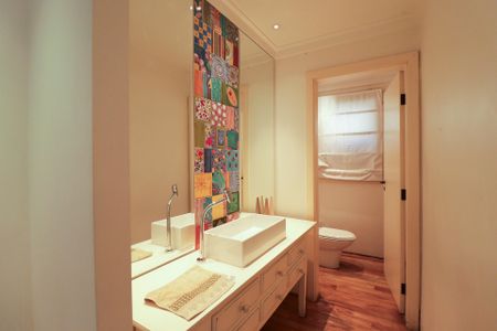 Casa à venda com 450m², 3 quartos e 3 vagas Casa à venda com 450m², 3 quartos e 3 vagasLavabo