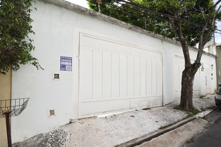 Casa à venda com 450m², 3 quartos e 3 vagas Casa à venda com 450m², 3 quartos e 3 vagasFachada