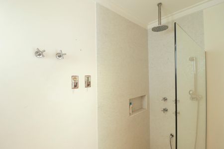 Casa à venda com 450m², 3 quartos e 3 vagas Casa à venda com 450m², 3 quartos e 3 vagasBanheiro da Suíte 2