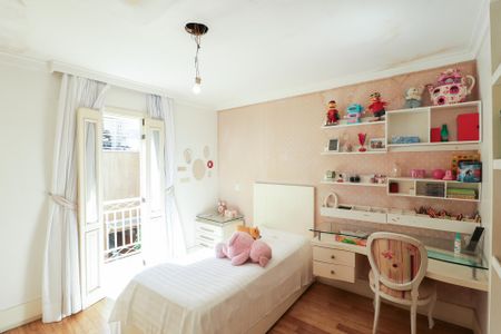 Casa à venda com 450m², 3 quartos e 3 vagas Casa à venda com 450m², 3 quartos e 3 vagasSuíte 2