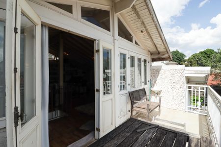 Casa à venda com 450m², 3 quartos e 3 vagas Casa à venda com 450m², 3 quartos e 3 vagasSótão