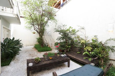 Casa à venda com 450m², 3 quartos e 3 vagas Casa à venda com 450m², 3 quartos e 3 vagasÁrea Exterma