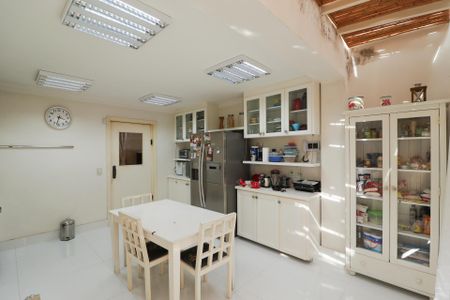 Casa à venda com 450m², 3 quartos e 3 vagas Casa à venda com 450m², 3 quartos e 3 vagasCozinha