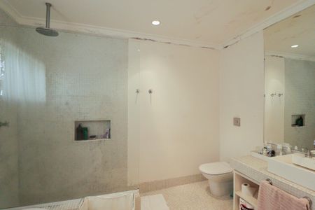 Casa à venda com 450m², 3 quartos e 3 vagas Casa à venda com 450m², 3 quartos e 3 vagasBanheiro da Suíte 1