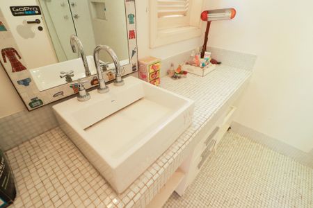 Casa à venda com 450m², 3 quartos e 3 vagas Casa à venda com 450m², 3 quartos e 3 vagasBanheiro da Suíte 2