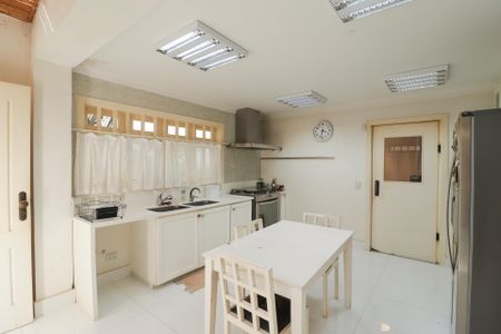 Casa à venda com 450m², 3 quartos e 3 vagas Casa à venda com 450m², 3 quartos e 3 vagasCozinha