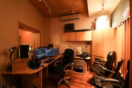 Casa à venda com 450m², 3 quartos e 3 vagas Casa à venda com 450m², 3 quartos e 3 vagasEstúdio