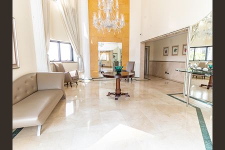 Apartamento à venda com 234m², 4 quartos e 4 vagas Apartamento à venda com 234m², 4 quartos e 4 vagasÁrea comum - Hall