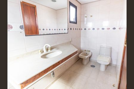 Apartamento à venda com 234m², 4 quartos e 4 vagas Apartamento à venda com 234m², 4 quartos e 4 vagasBanheiro da Suíte 2