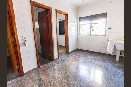 Apartamento à venda com 234m², 4 quartos e 4 vagas Apartamento à venda com 234m², 4 quartos e 4 vagasÁrea de Serviço