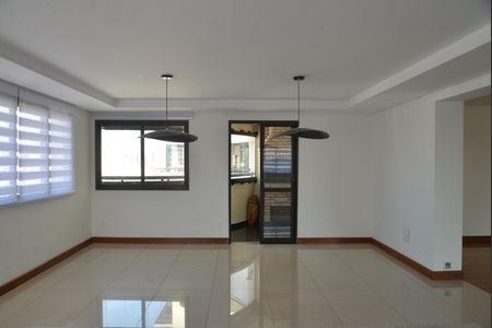 Apartamento para alugar com 280m², 3 quartos e 4 vagasSala