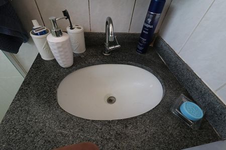 Apartamento para alugar com 75m², 2 quartos e 1 vagaBanheiro da Suíte - Pia