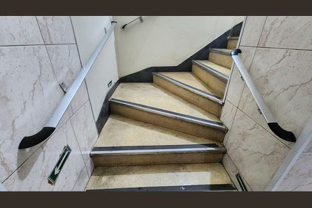 Apartamento para alugar com 50m², 1 quarto e 1 vaga Apartamento para alugar com 50m², 1 quarto e 1 vagaEscada