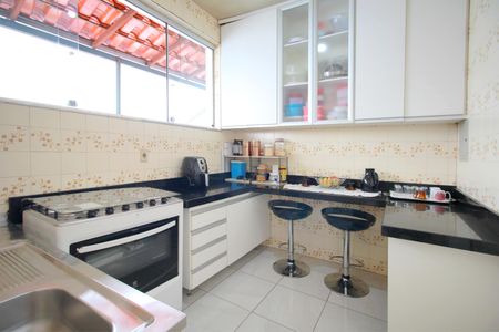 Casa para alugar com 357m², 8 quartos e 3 vagasCozinha