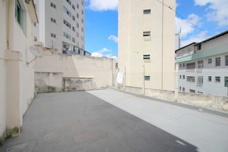 Casa para alugar com 357m², 8 quartos e 3 vagasQuintal
