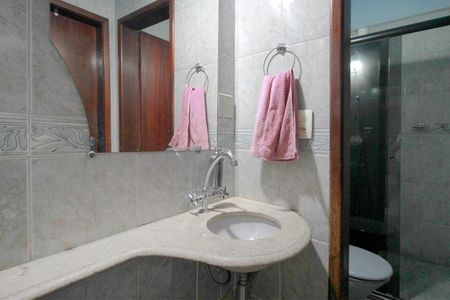 Casa para alugar com 357m², 8 quartos e 3 vagasBanheiro 3