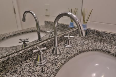 Apartamento à venda com 64m², 2 quartos e 1 vagaQuarto 2 - Banheiro