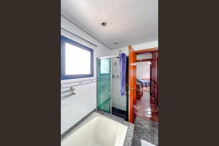 Apartamento à venda com 200m², 4 quartos e 2 vagasBanheiro da Suíte 1