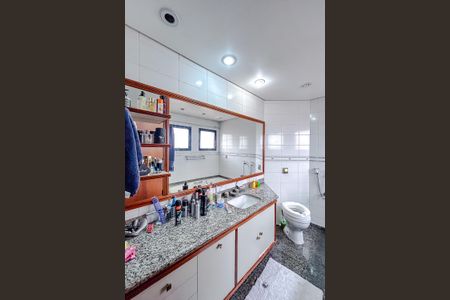 Apartamento à venda com 200m², 4 quartos e 2 vagasBanheiro da Suíte 1