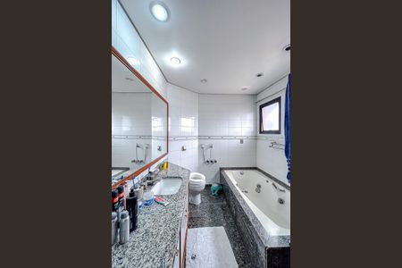 Apartamento à venda com 200m², 4 quartos e 2 vagasBanheiro da Suíte 1