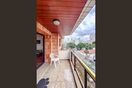 Apartamento à venda com 200m², 4 quartos e 2 vagasVaranda